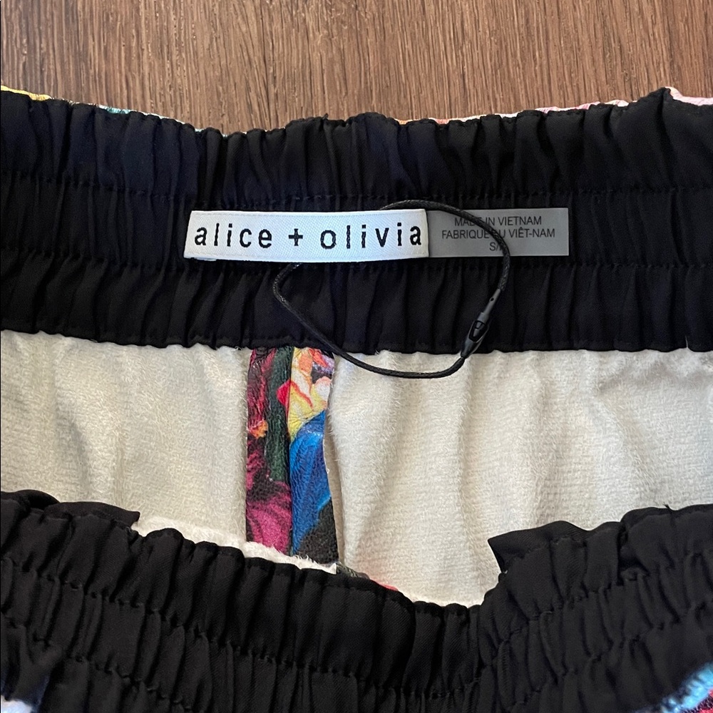 Alice + Olivia Benny Pull Up Floral Pants - Picture 4 of 5